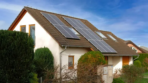 house_solar_panels house with solar panels